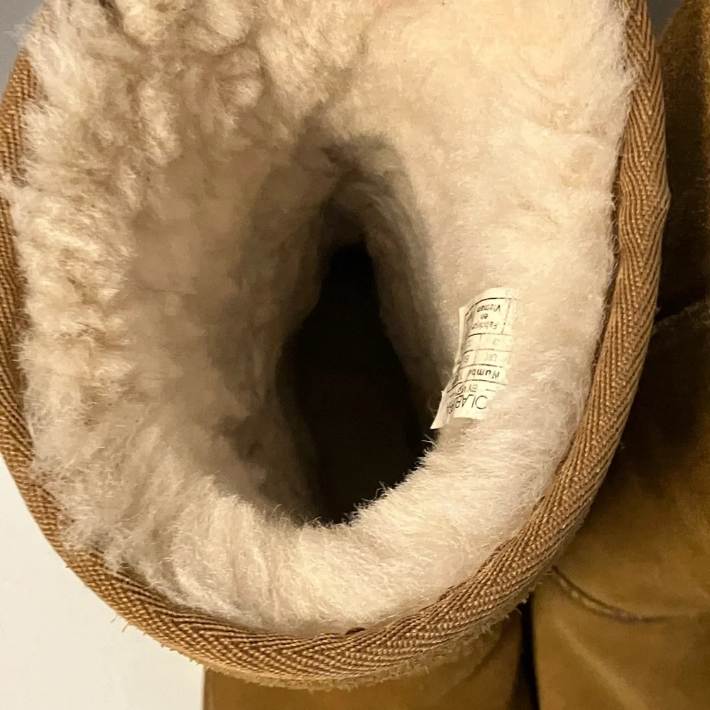 Koolaburra by Ugg Boots Women’s size 5